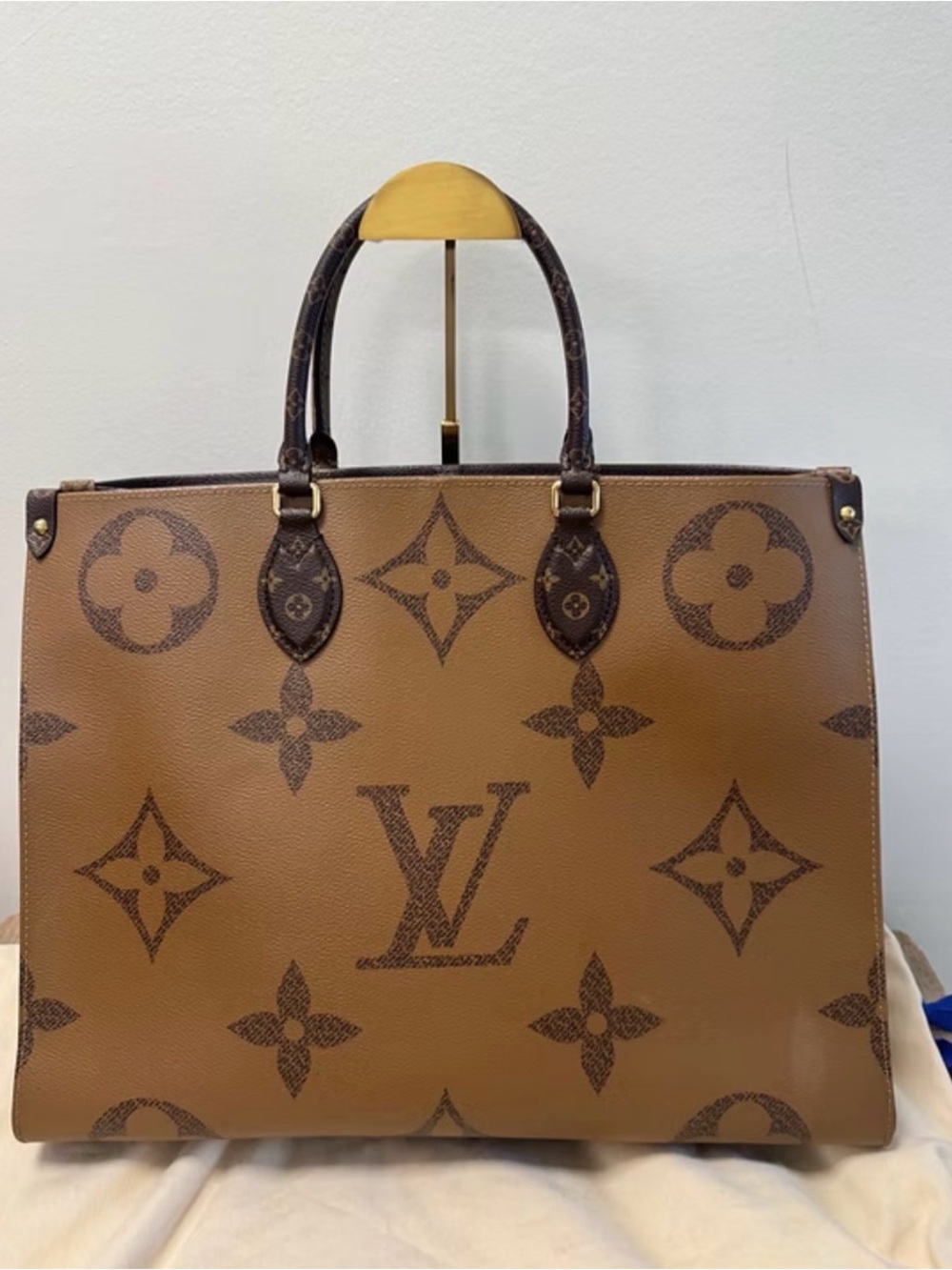 Louis Vuitton OnTheGo GM Brown Monogram Oversized Tote with Gold Accents - Picture 3 of 9
